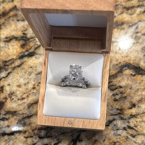 Elegant Silver Ring with Three Stone Diamond Design
